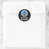 Bitter Sweep Funny Bitterzoete Broom Pun Dark BG Ronde Sticker (Tas)