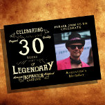Black 30th Birthday  Gold Folie Uitnodiging<br><div class="desc">Maak de mijlpaal van je geliefde 30e verjaardag extra speciaal met deze prachtige zwarte 30e verjaardag Gold Foil uitnodiging. Het heerlijke ontwerp is voorzien van een schattige foto van uw gast van eer, omringd door een zwarte kerkafwerking. Met een elegant gouden folie lettertype zal deze uitnodiging een blijvende indruk maken...</div>