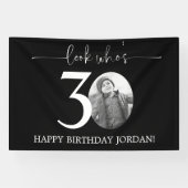 Black 30th Birthday Welcome Sign | Kijk eens wie 3 Spandoek (Horizontaal)