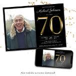 Black 70th Birthday Gold Text Classy Modern Foto Kaart<br><div class="desc">Black 70th Birthday Gold Text Classy Modern Photo Invitation. Eenvoudige, maar klastige verjaardagsuitnodiging met de mijlpaal van het geboortejaar in een solide, gouden tekst-effect! Dit is een bewerkbare sjabloon die zowel voor mannen als voor vrouwen kan worden gebruikt. Neem contact met me op als je vragen hebt, ik zal mijn...</div>