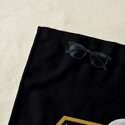 Black Adam Grey en Gold Lightning Graphic Strandlaken (In situ)