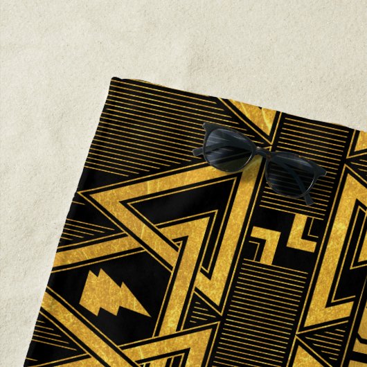 Black Adam Lightning Bolt Triangular Pattern Strandlaken (In situ)