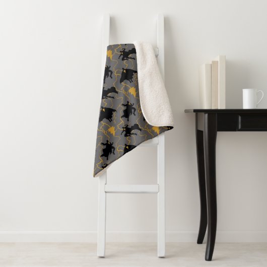 Black Adam Lightning Silhouette Pattern Sherpa Deken (In situ)