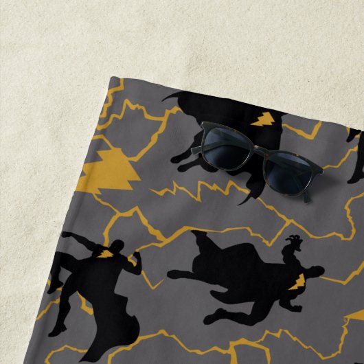 Black Adam Lightning Silhouette Pattern Strandlaken (In situ)