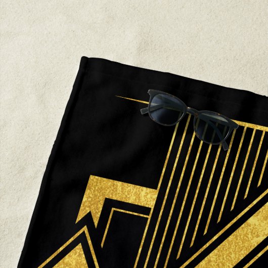 Black Adam Triangular Pillar Graphic Strandlaken (In situ)