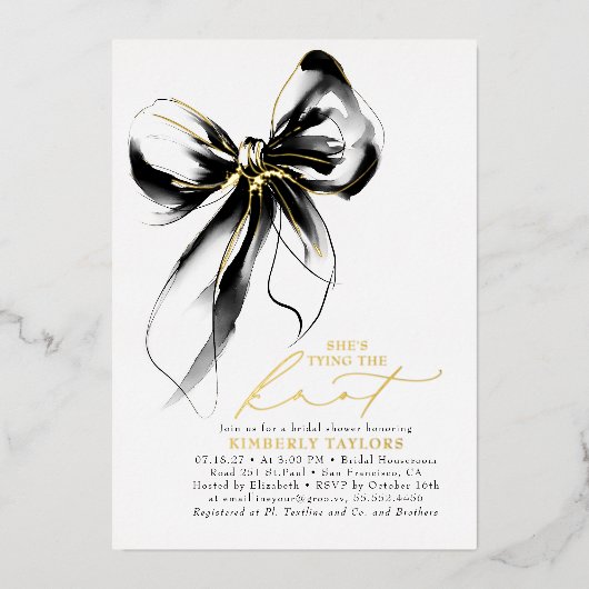 Black and Gold Bow Elegant Whimsical Bridal Shower Folie Uitnodiging (Voorkant)