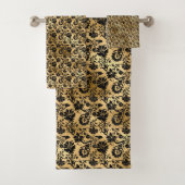 Black and Gold Damask Patroon Bad Handdoek (Insitu)