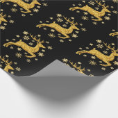 Black And Gold Faux Foil Reindeer and Snowflakes Cadeaupapier (Hoek)