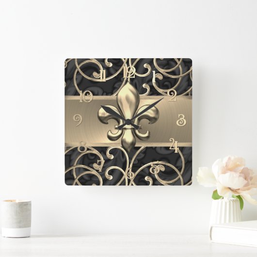 Black and Gold Filigree Swirls Fleur de Lis Vierkante Klok (Huis)