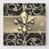 Black and Gold Filigree Swirls Fleur de Lis Vierkante Klok (Voorkant)