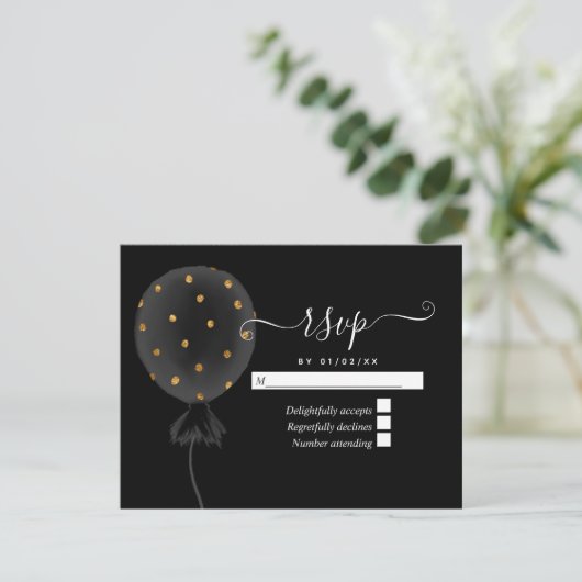 Black and Gold Glitter Balloon Wedding RSVP Kaartje (Staand voorkant)
