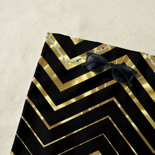 Black and Gold Glitter Chevron Strandlaken (In situ)