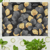 Black and gold leaves. Pattern Theedoek (Gevouwen)