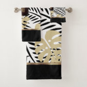 Black and Gold Palm Pattern with Monogram Bad Handdoek (Insitu)
