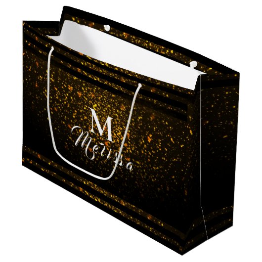 Black and Gold Pre-Personalized Monogram Gift Bag Groot Cadeauzakje (Voorkant Gekanteld)