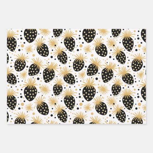 Black and Gold Strawberry Pattern Inpakpapier Vel (Voorkant)