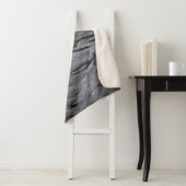 Black and gray striped textile sherpa deken (In situ)