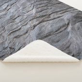 Black and gray striped textile sherpa deken (3/4)