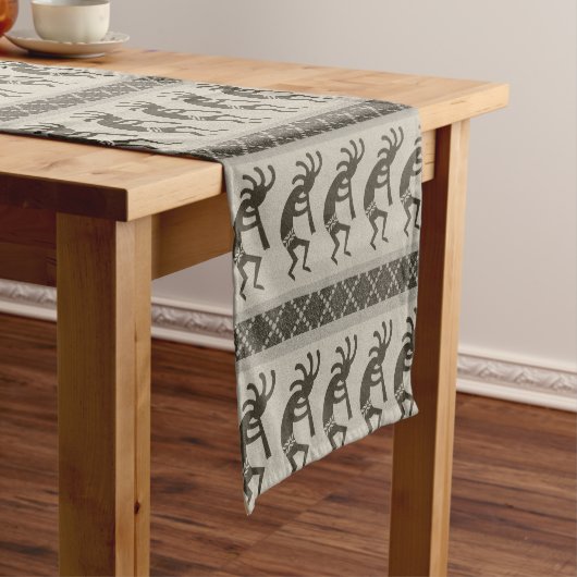 Black and Grey Kokopelli Aztec Pattern Korte Tafelloper (Voorbeeld)