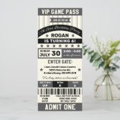Black and Grey Sports Thmed Ticket Birthday Party Kaart (Staand voorkant)