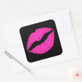 Black and Hot Pink Kiss Vierkante Sticker (Envelop)