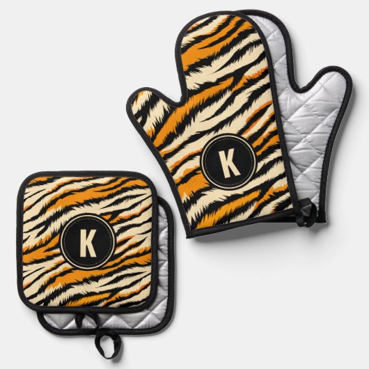 Black and Orange Tiger Stripes Monogram Ovenwant & Pannenlap Set (Voorkant / Achterkant)