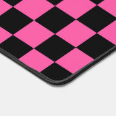Black and pink checkerboard pattern bureaumat (Hoek)
