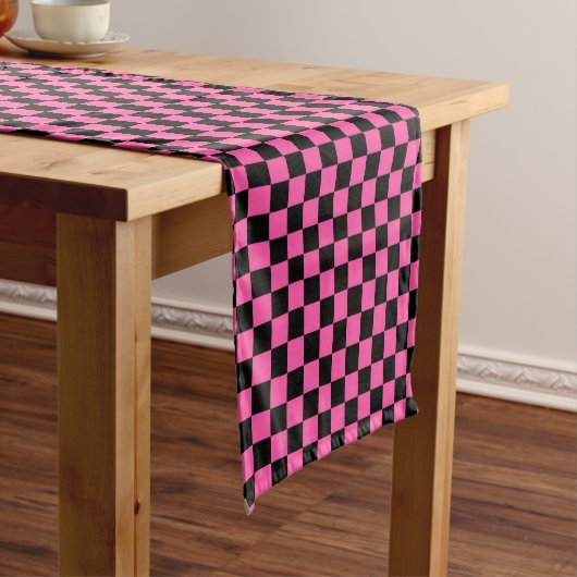 Black and pink checkerboard pattern korte tafelloper (Voorbeeld)