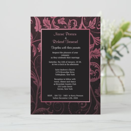 Black and Raspberry Damask Huwelijksuitnodiging Kaart (Staand voorkant)