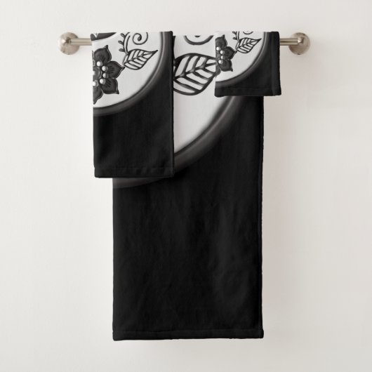 Black and Silver Floral Yin Yang Bad Handdoek (Insitu)