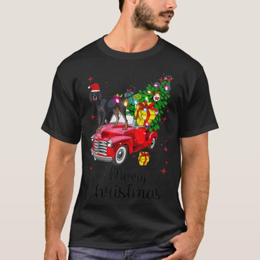 Black and Tan Coonhound Rides Red Truck T-shirt (Voorkant)