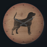 Black and Tan Coonhound Silhouette Rustige stijl Grote Klok<br><div class="desc">De muur van Coonhound Lover. Het houtontwerp is bedrukt,  niet echt hout.</div>