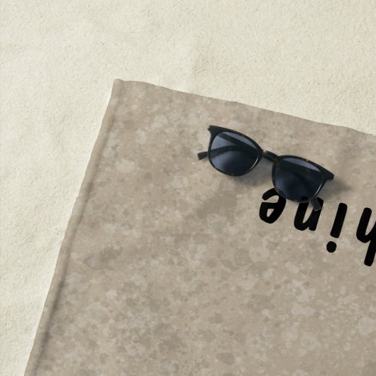 Black and Tan German Shepherd Dog met aangepaste n Strandlaken (In situ)