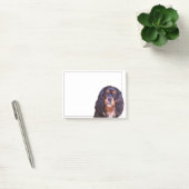 Black and Tan King Charles Spaniel schrijft Post-it® Notes (Kantoor)