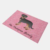 Black and Tan Rottweiler on roze harten & tekst Deurmat (Schuin)