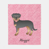 Black and Tan Rottweiler on Roze Hearts & Name Fleece Deken (Voorkant)