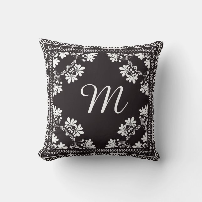 Black and White Bandanna Monogram Kussen (Voorkant)