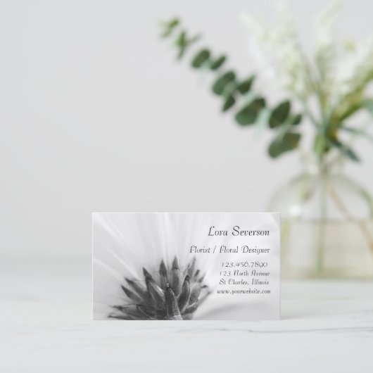 Black and White Daisy Floral Designer Visitekaartje (Staand voorkant)