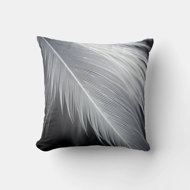 Black and White Feather  Throw Pillow Kussen (Voorkant)