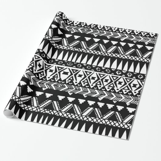 Black and White Hand Drawn Modern Tribal Aztec Cadeaupapier (Uitgerold)