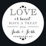 Black and White Hearts Love is Sweet Wedding Favor Ronde Sticker<br><div class="desc">De perfecte afwerking voor een zoete behandel met voedsel, dit klassieke zwarte en witte sticker label is een heerlijke mix van kikkervis en roest en zou er geweldig uitzien op een conservenpot verbonden met het coördineren van lint of touw. Vergeet niet om met jouw naam, gebeurtenisdatum en zelfs een aangepast...</div>