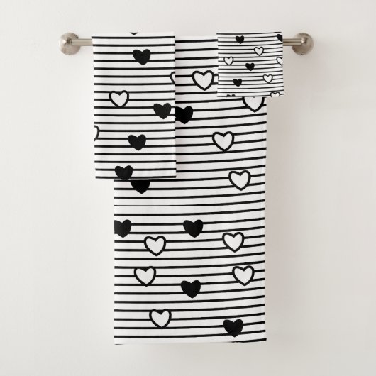 Black and White Hearts Valentijn Pattern Bad Handdoek (Insitu)