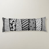 Black and white - modern pattern lichaamskussen (Achterkant)