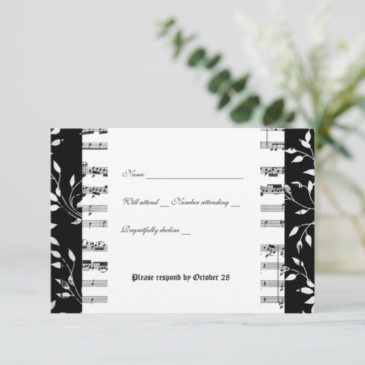 Black and White Mozart Music Rsvp met envelop (Staand voorkant)