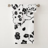 Black and White Pattern Birds on Cherry Blossoms Bad Handdoek (Insitu)