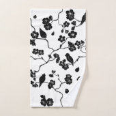 Black and White Pattern Birds on Cherry Blossoms Bad Handdoek (Handdoek)