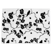 Black and White Pattern Birds on Cherry Blossoms Groot Cadeauzakje (Voorkant)