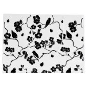 Black and White Pattern Birds on Cherry Blossoms Groot Cadeauzakje (Achterkant)