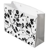 Black and White Pattern Birds on Cherry Blossoms Groot Cadeauzakje (Achterkant Gekanteld)