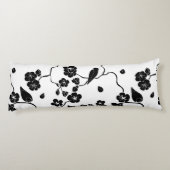 Black and White Pattern Birds on Cherry Blossoms Lichaamskussen (Achterkant)